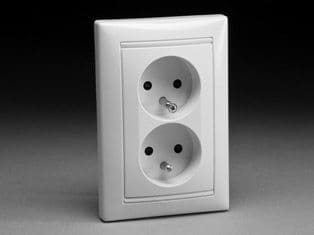 French 16 ampere-250 volt outlet