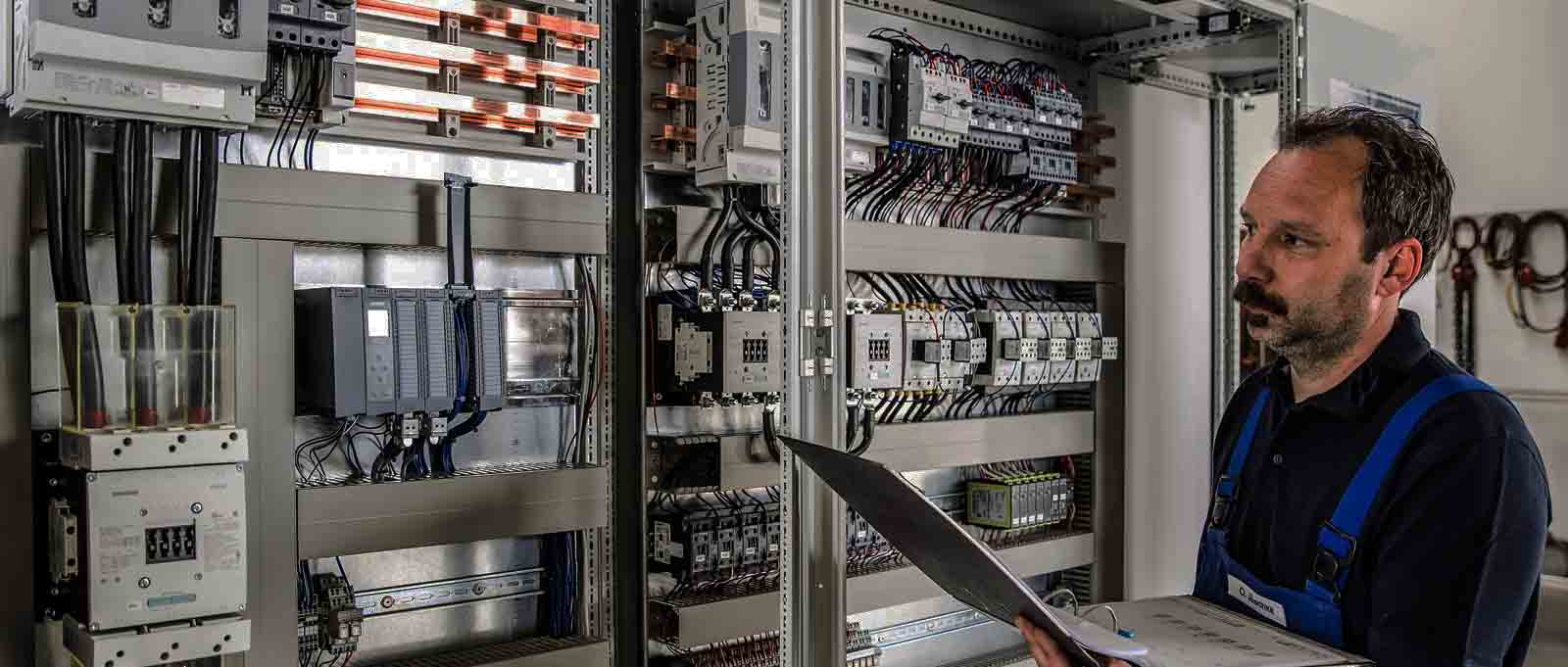 Advanced Analysis and Power Calculations of AC Electric Circuits