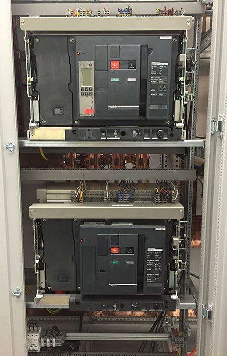 Low-voltage switchgear with copper busbars