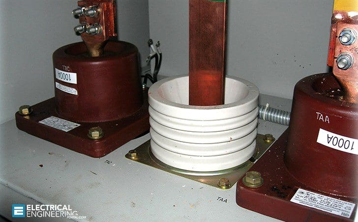 Measurement of residual currents on a distribution feeder