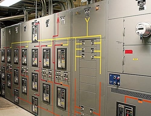 Drawout switchgear utilizing removable insulated-case power circuit breakers to enhance system flexibility. 