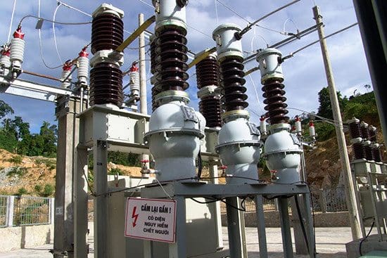 High voltage current transformers