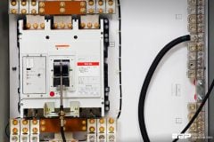 Protection from fault current by automatic power supply disconnection