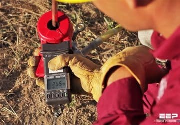 The easiest way to measure ground resistance using clamp meter