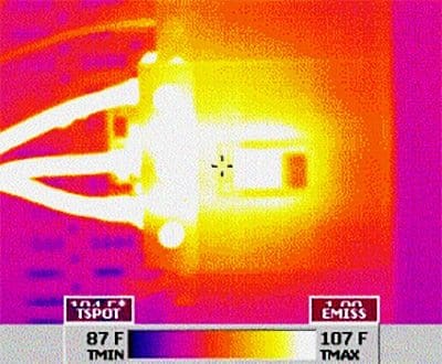 Thermal image that shows overheated conductors and contacts on line side of circuit breaker