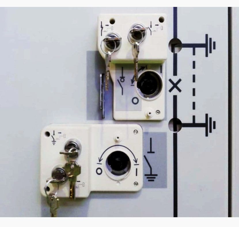 Interlock of functional unit SBC in UniSec switchgear between the earthed switch- disconnector and the earthing switch