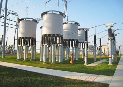 Shunt reactor connected to the power system between the phase and ground