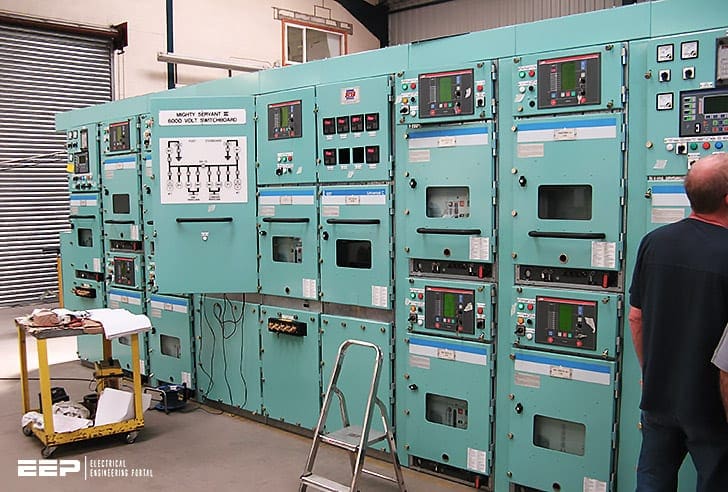 Substation single bus scheme with bus section circuit breakers and interlockings