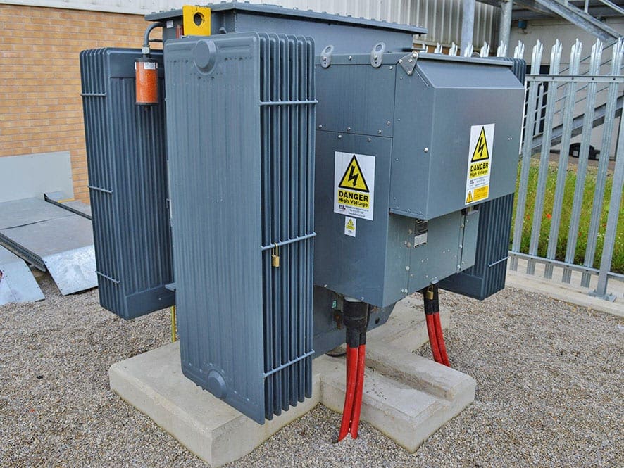 Distribution transformer: MV cables connection box