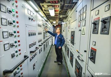 Learn how to operate an unknown energized low voltage switchgear (practical experience)