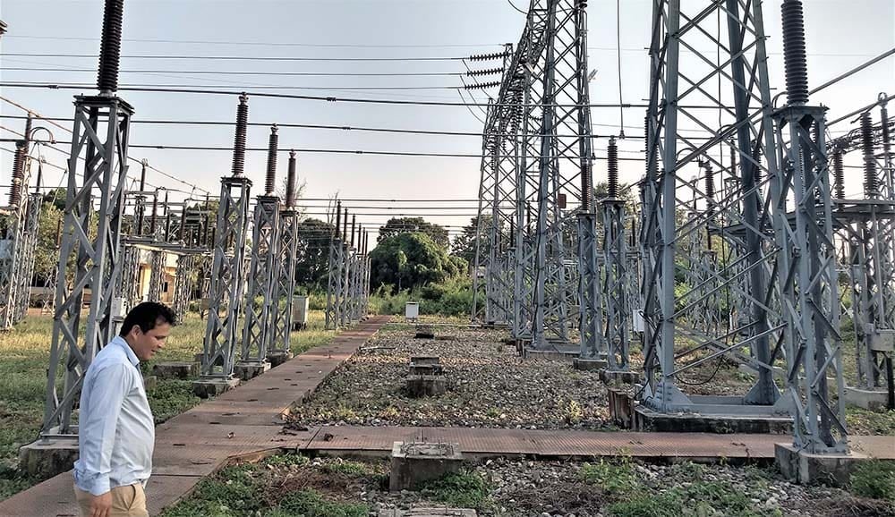 Unsafe approach without protective gears in switchyard of 132 kV power substation