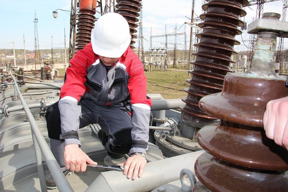 Preparing transformer for bushings testing on site