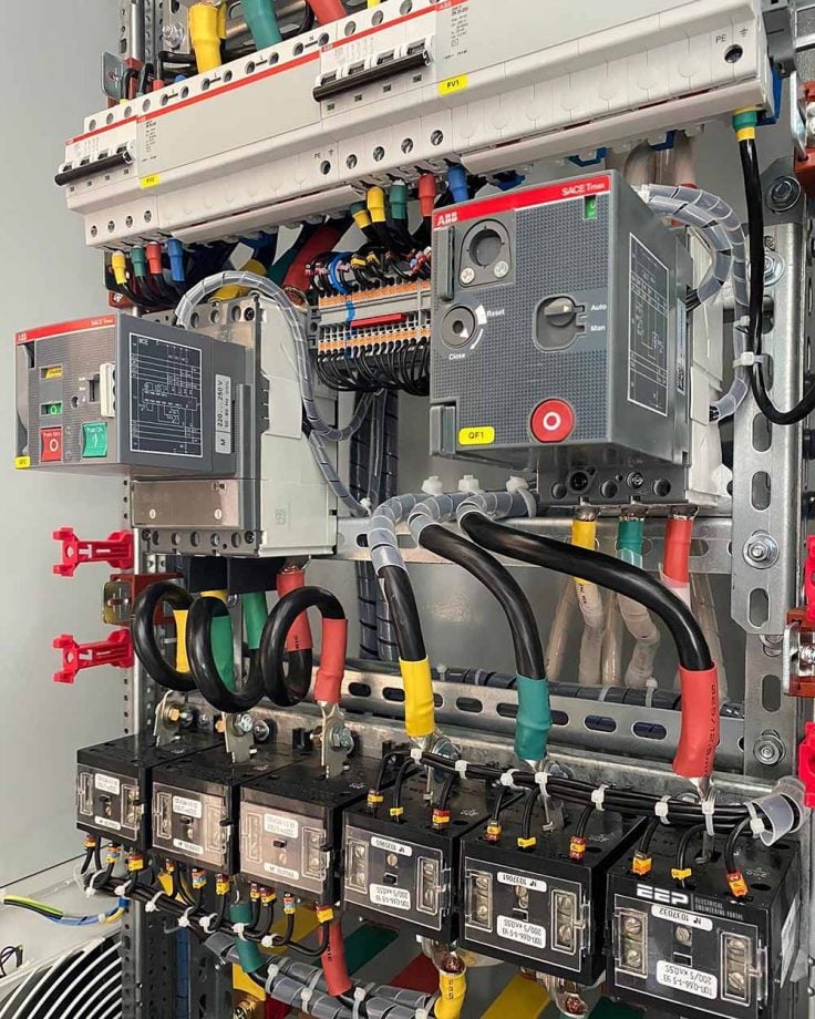 Learn what is inside a modern ATS panel and how to analyze the circuit