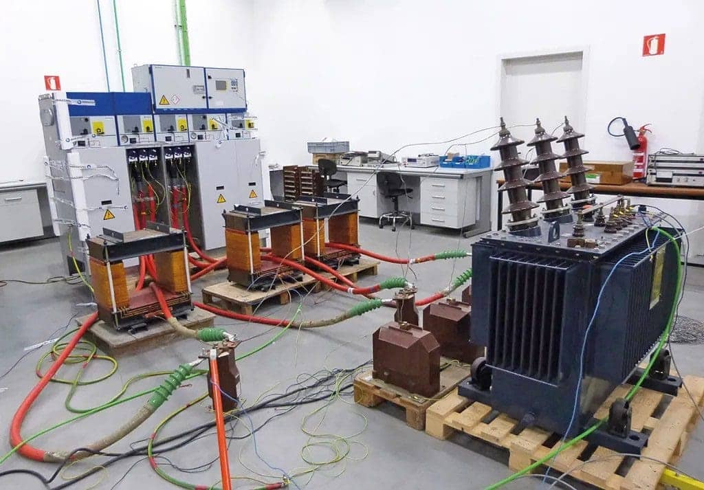 Temperature rise test performed on medium voltage switchgear