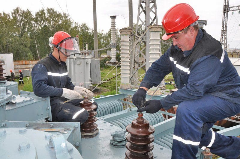 Maintenance of transformer bushings