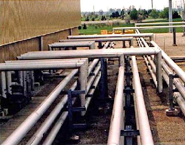 Single-phase insulated bus duct above ground installation to cross lines