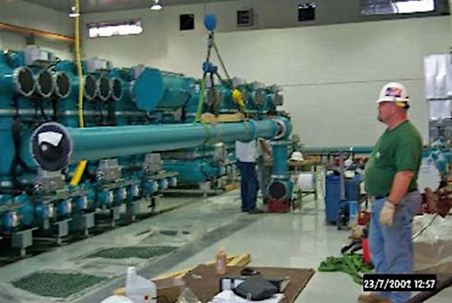 Single-phase insulated bus duct on the crane