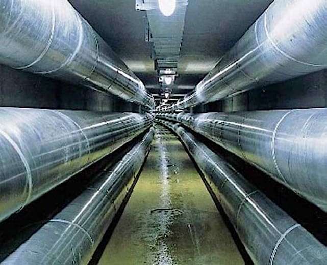 Single-phase insulated bus duct double system laid in a horizontal tunnel using elastic bending
