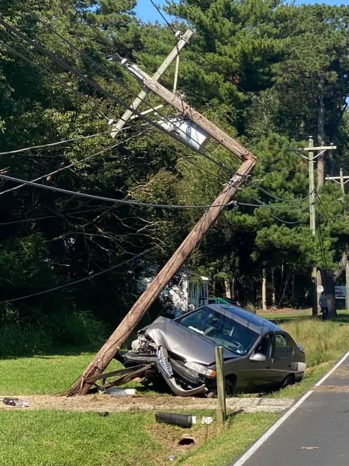 Car hits electric distribution pole