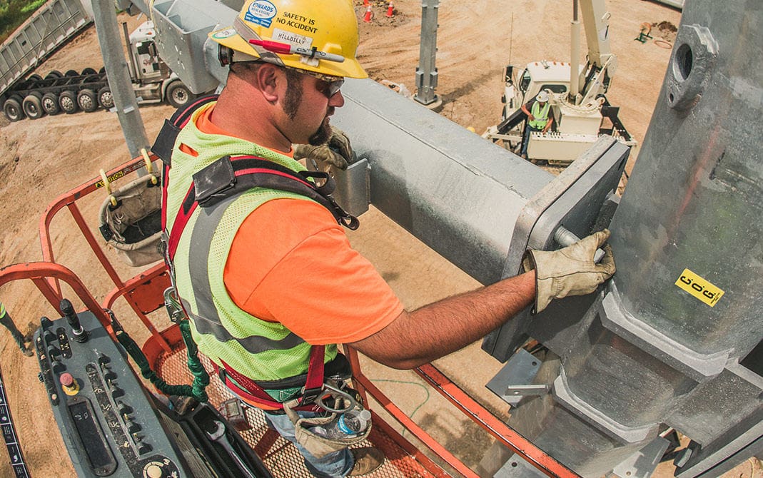 Earthed and secured switchyard worker 