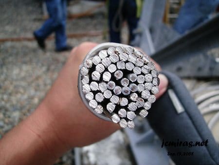 Aluminium conductor steel-reinforced (ASCR) bundle cable