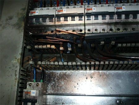 Electrical panel suffered a short circuit due to the bad conductors