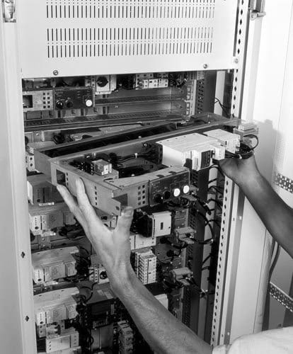 Removable disconnectable circuit breaker