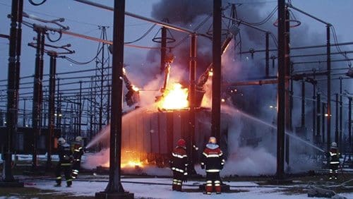 An oil-impregnated paper (OIP) bushing failure on the 400-kV, 100-MVAR reactor caused this reactor fire